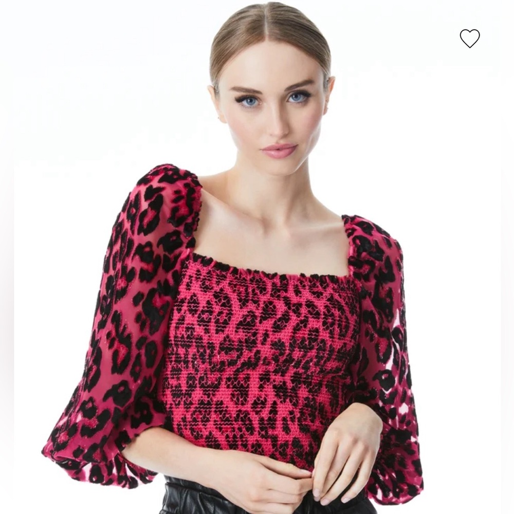 Alice and Olivia COOPER LEOPARD SMOCKED TOP